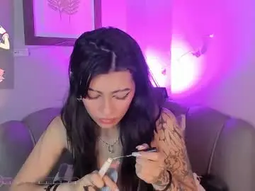 Chaturbate Live Sex of miadevine_