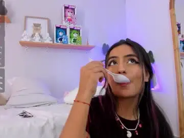 Chaturbate Live Sex Cam of emilyy_bank