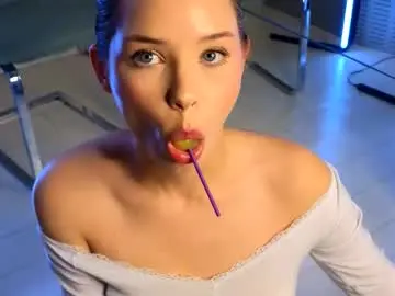 Chaturbate Live Sex Cam of slyshypie