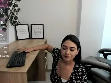Chaturbate Free Live Porn of madeleine_w