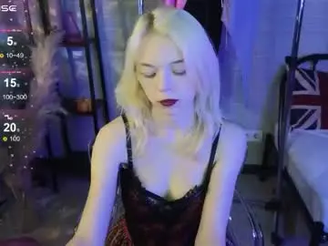 Chaturbate Live Sex Cam of millaholt