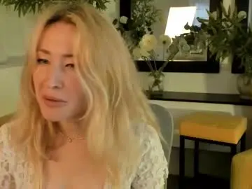 Chaturbate Live Sex Cam of astramonroe
