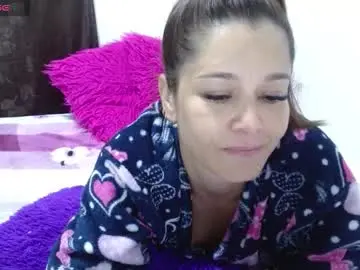 Chaturbate Live Sex Cam of jessi_robertss