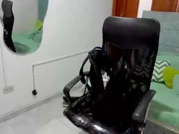 Chaturbate Sex Cam of julieta_star69