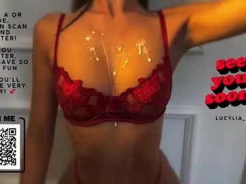 Chaturbate Live Sex Cam of lucylia_