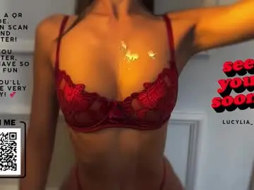 Chaturbate Live Sex Cam of lucylia_