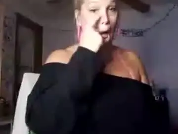 Chaturbate Sex Cam of deedeemarie02