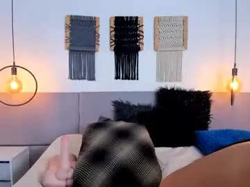 Chaturbate Live Sex Cam of sara_parker22