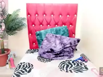 Chaturbate Live Sex Cam of strawberry_lipz