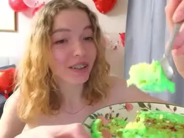 Chaturbate Live Sex Cam of emilyluvo