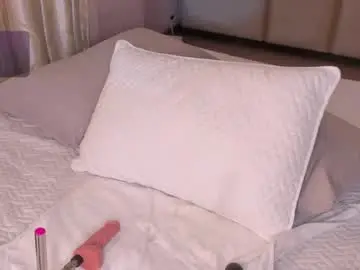 Chaturbate Live Sex Cam of dolcieelliot