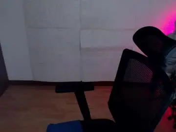 Chaturbate Live Sex Cam of emili_evans_