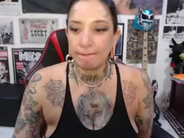 Chaturbate Live Sex Cam of rollyderolandia666