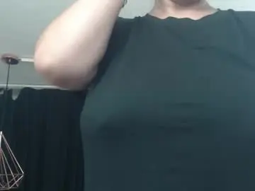 Chaturbate Live Sex Cam of andrahart_