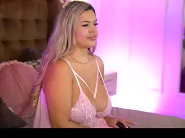 Chaturbate Watch Live Sex Cams of sophieboobsx