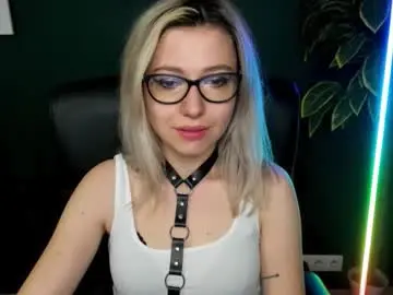 Chaturbate Nude Webcam of heidi_pleasure