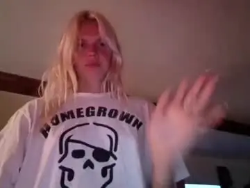 Chaturbate Live Sex Cam of poppyhoneygirl