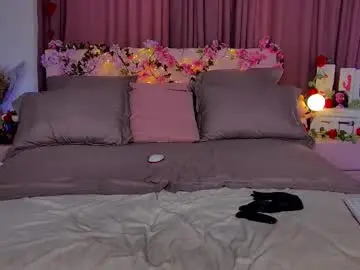 Chaturbate Live Sex Cam of cosmic_sia