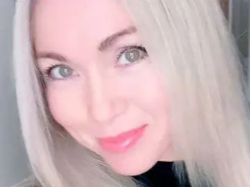 Cherry Sex Chat of elisagirl