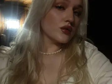 Cherry Sex Cam of hotvibez1
