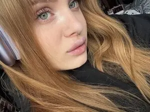 Myfreecams Live Sex Cam of AliceSins1