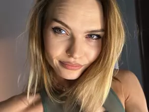 Myfreecams Live Porn of AllEyesOnM
