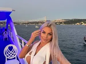 Myfreecams Watch Live Sex Cams of Russian_Ava
