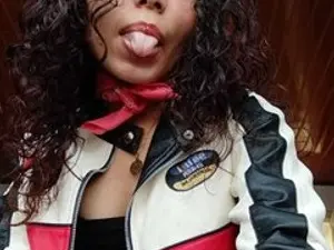 Streamate Free Live Porn of IvonnyCooper