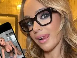 Streamate Sex Cam of VIRGINIECAPRICE