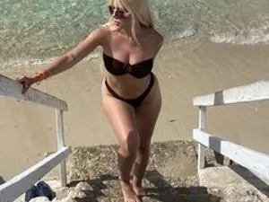 Streamate Live Sex Cam of karolinee18