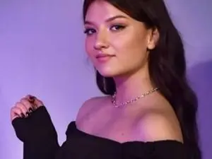 Streamate Watch Live Sex Cams of CuttiElza
