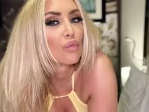 Streamate Watch Live Sex Cams of Karlie_Simon