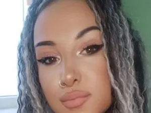 Streamate Live Porn of sierra_quinn