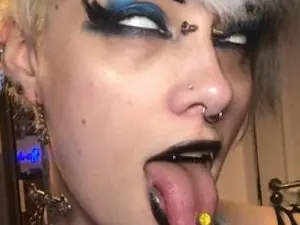 Streamate Free Porn Cam of glitterqueen99