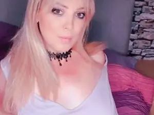 Streamate Free Live Porn of CurvyCourtneyUK