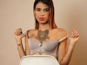 Streamate Adult Webcams of EmilyLoperaa