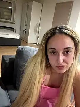 Stripchat Live Porn of BlondBellaxxx