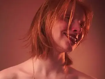 Stripchat Free Porn Cam of ginger_hugs