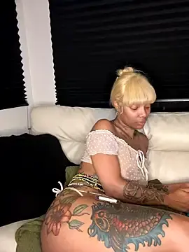 Stripchat Free Live Porn of butterflybootyy