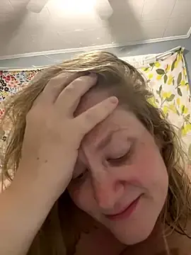 Stripchat Live Sex Cam of thicbustybarbiee