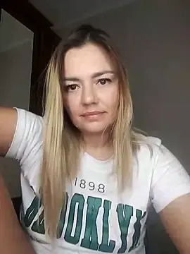 Stripchat Sex Cam of KrissSexi