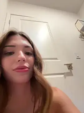 Stripchat Live Sex Cam of 19whitebunny