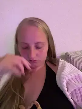 Stripchat Live Sex Cam of YoungHailey