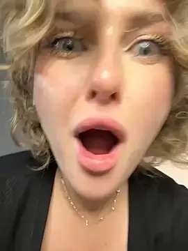 Stripchat Nude Webcam of KellyKeler