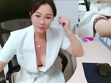 Stripchat Sex Cam of OL-Lily