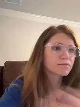 Stripchat Free Live Porn of Riley_ray69