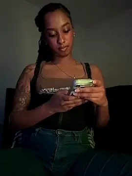 Stripchat Live Sex Cam of Your_Paris