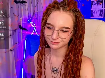 Stripchat Adult Webcam of VioletShine