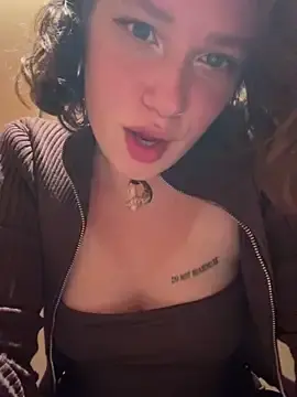 Stripchat Live Sex Cam of lucy-joy
